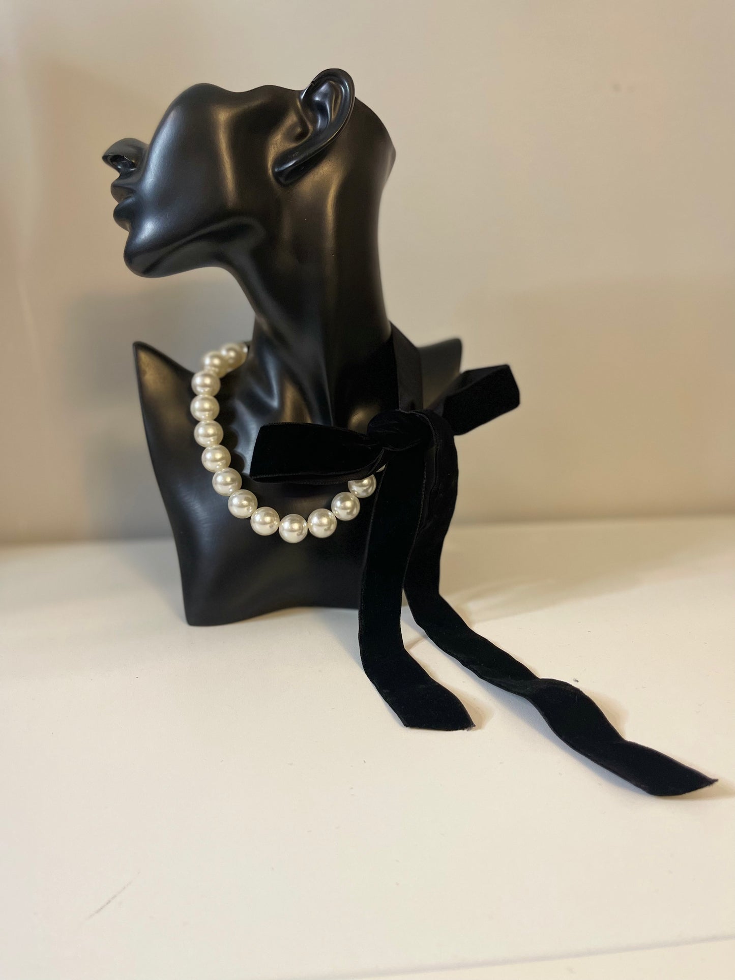 “Bow-Tie” Faux Pearl Necklace
