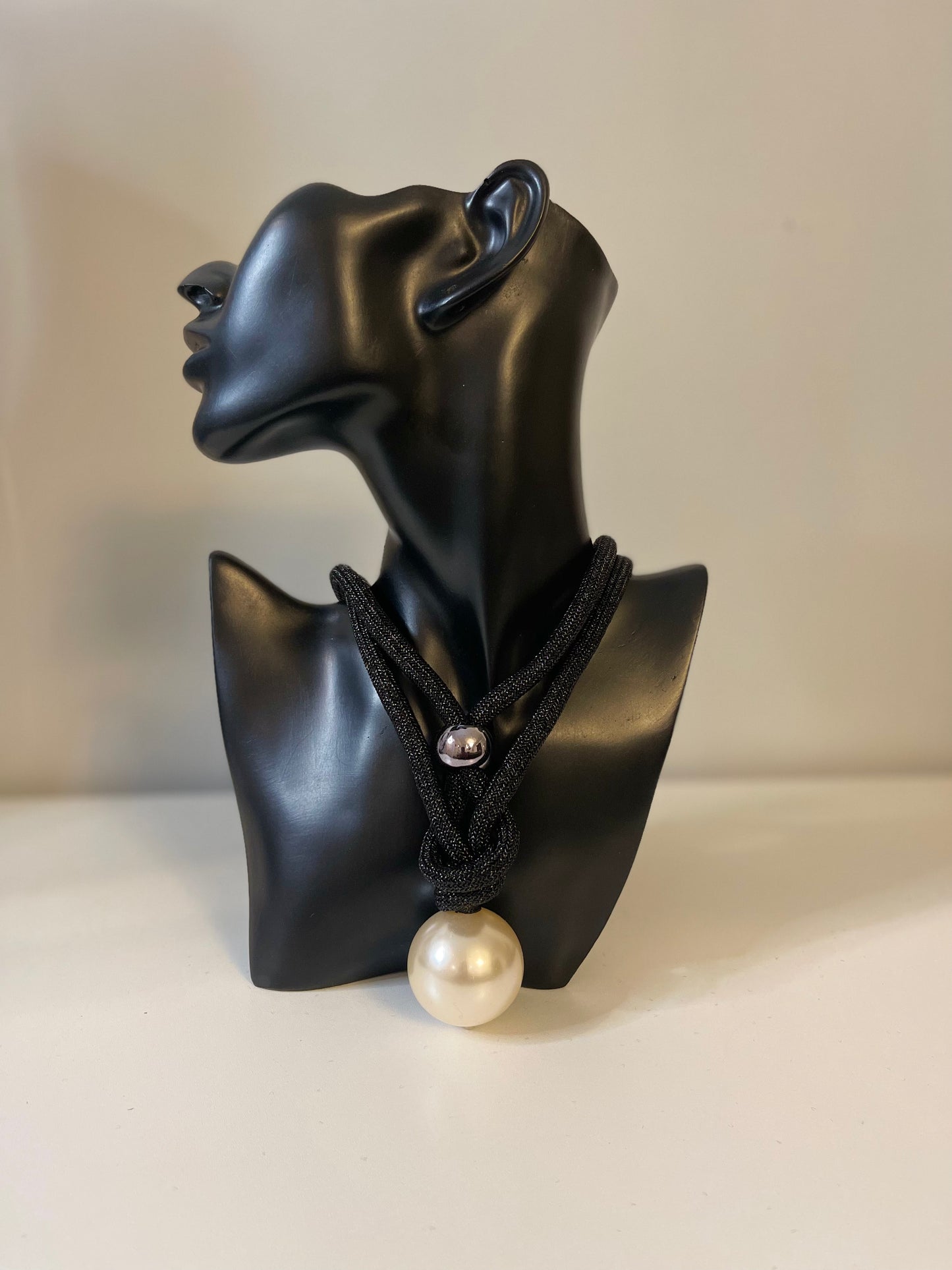 “Lasso” Pearl Necklace