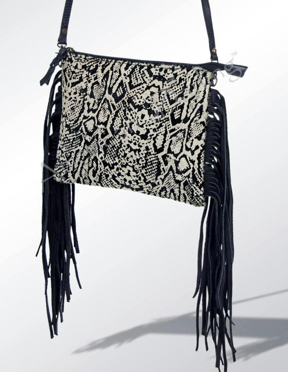 “Dainty” Crossbody